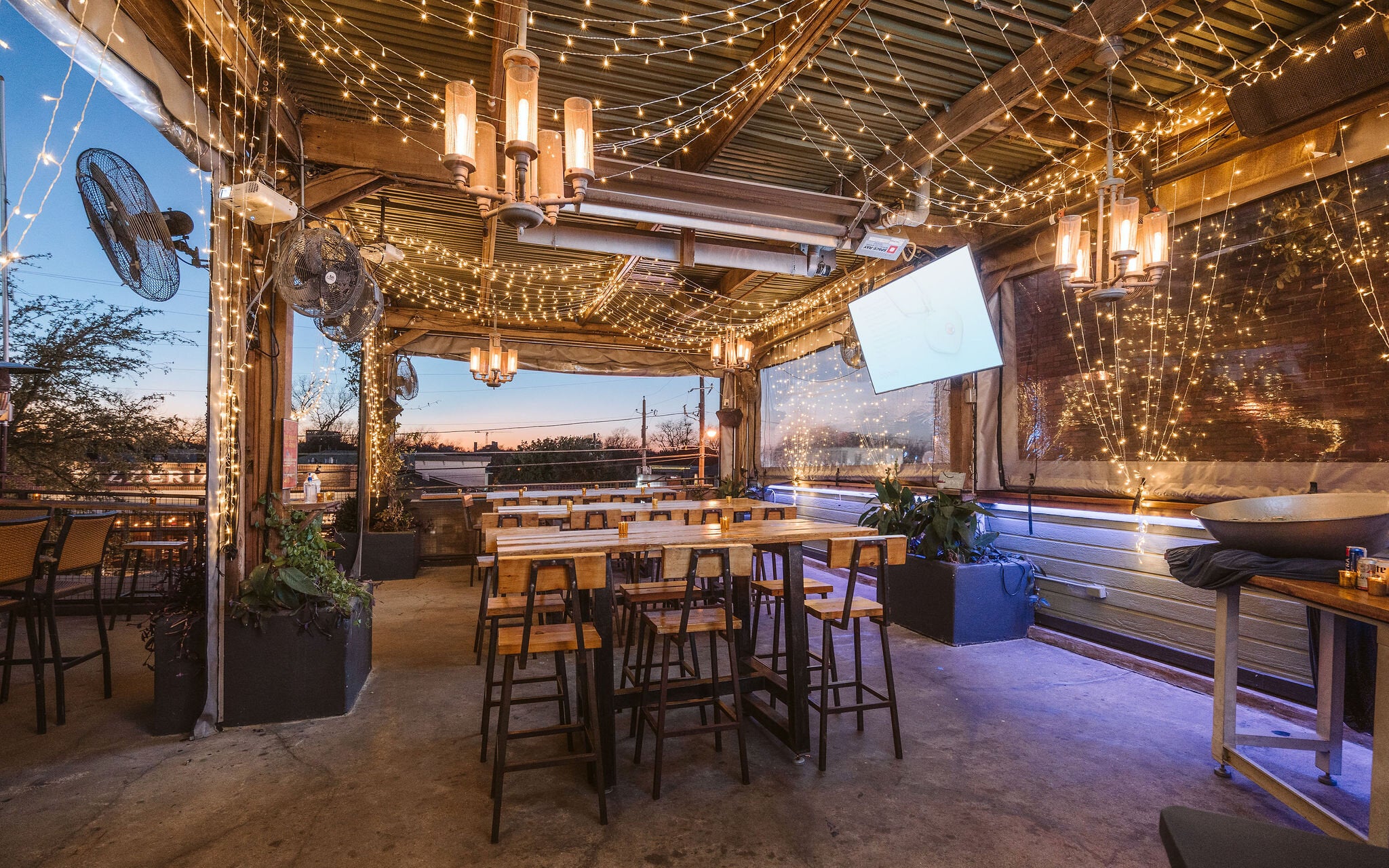 Sundown Sundays: Dallas' Favorite Rooftop Sunset Happy Hour